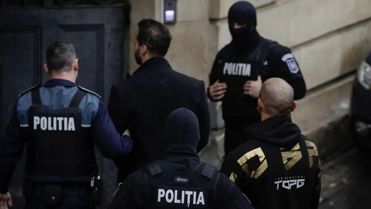 frații tate 6