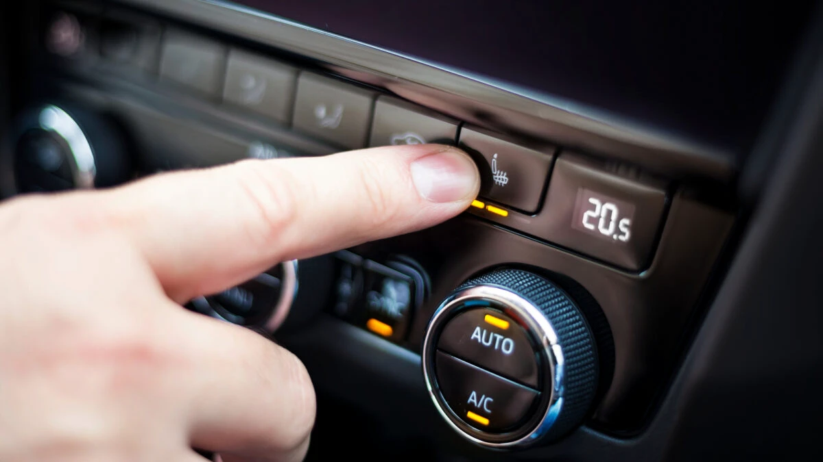 Viitoarele mașini ar putea înlocui ecranele tactile cu vechile butoanele, pentru siguranța pasagerilor