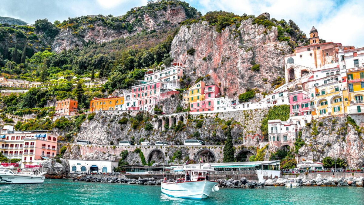 Cele mai frumoase orașe de pe Coasta Amalfi. Paradisul italian pe care nu ai voie să îl ratezi
