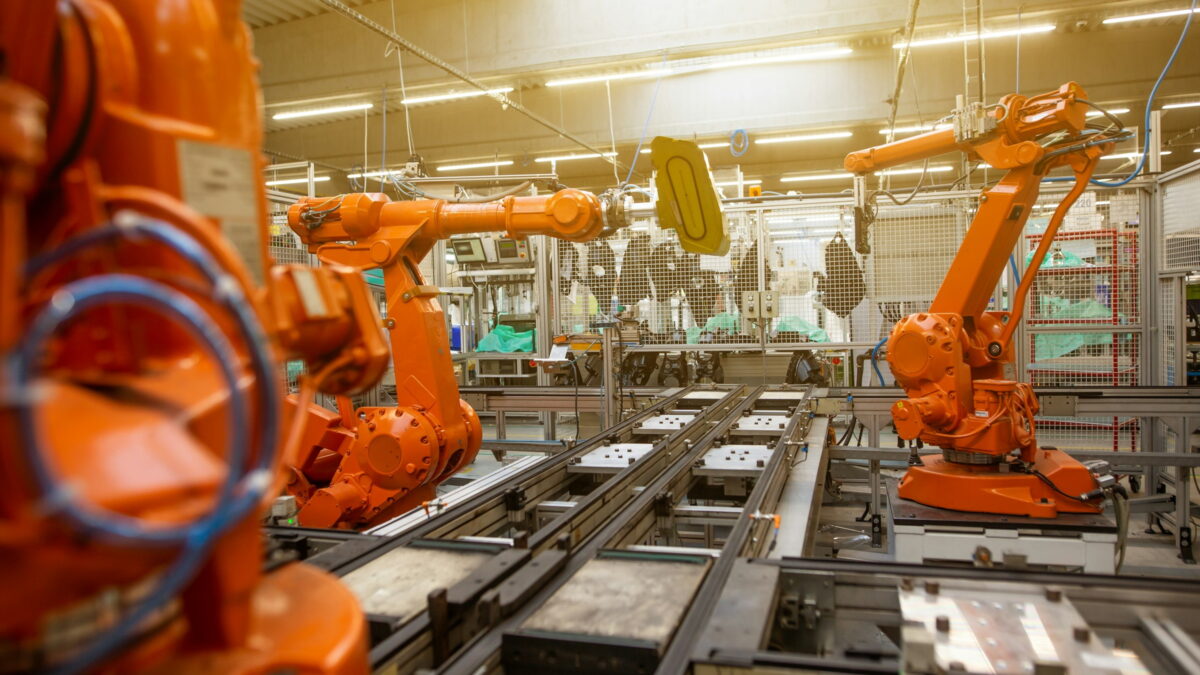 fabrica uzina roboti industriali