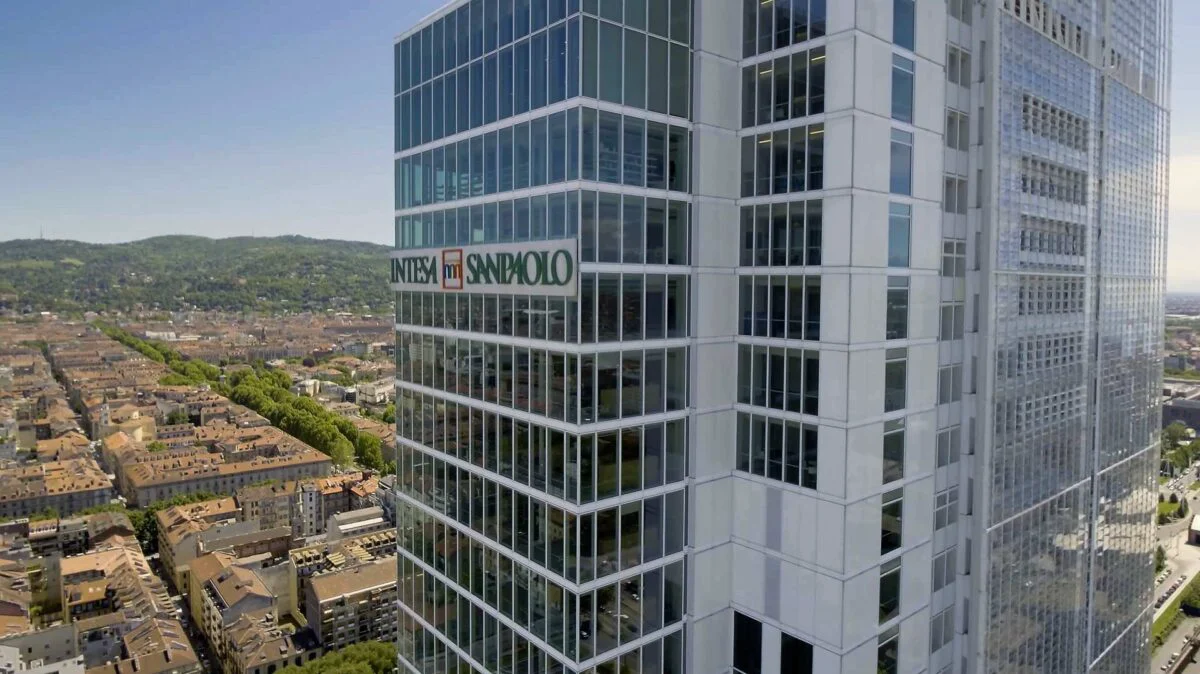 Performanță istorică pentru Intesa Sanpaolo în primul semestru din 2025. Profitul net atinge 5,2 miliarde de euro