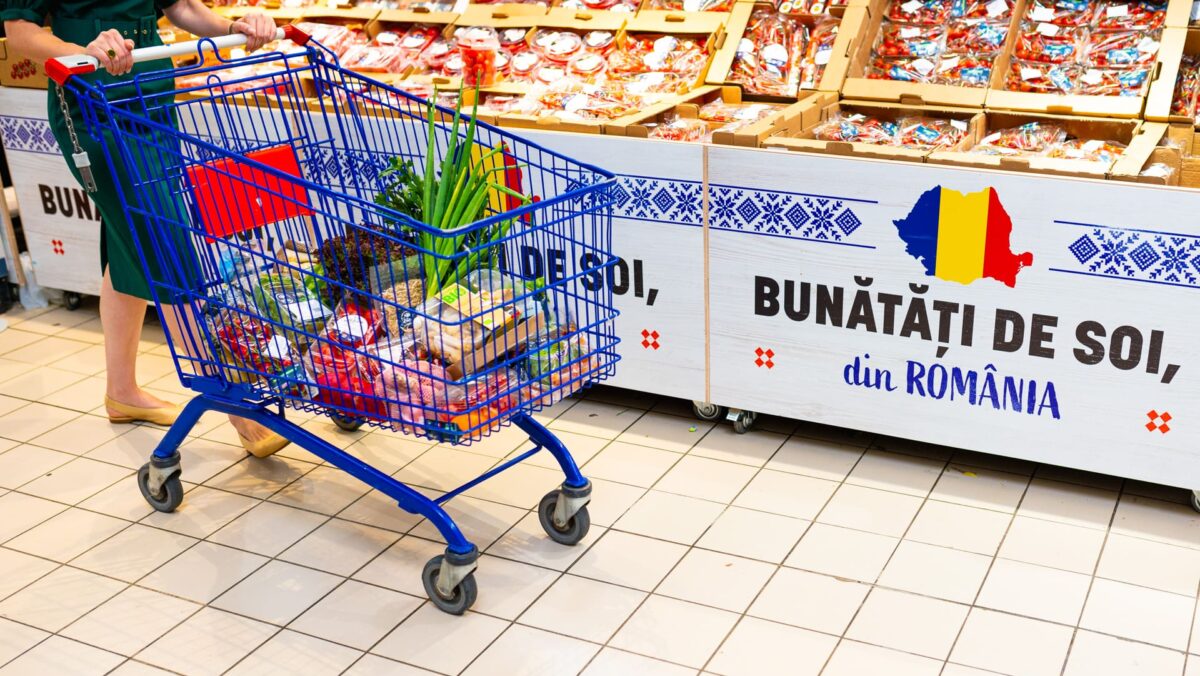 Carrefour oferă alimente la reducere. Lista produselor pentru care se va plăti mai puțin