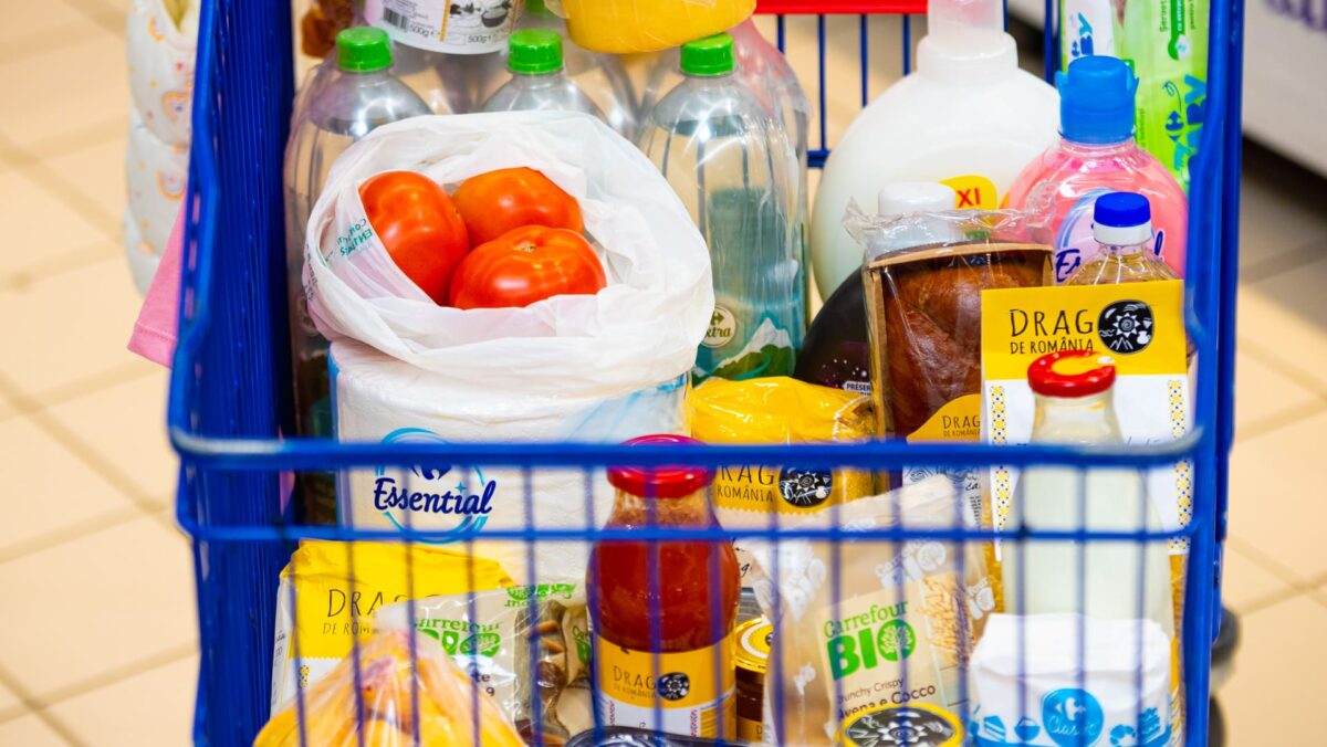 Efectele plafonării prețurilor în magazine. Ce alimente s-au ieftinit cel mai mult în România