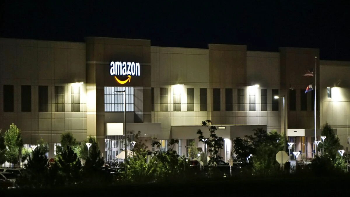 Amazon a ajuns pentru prima dată la o capitalizare bursieră de peste 2.000 miliarde de dolari