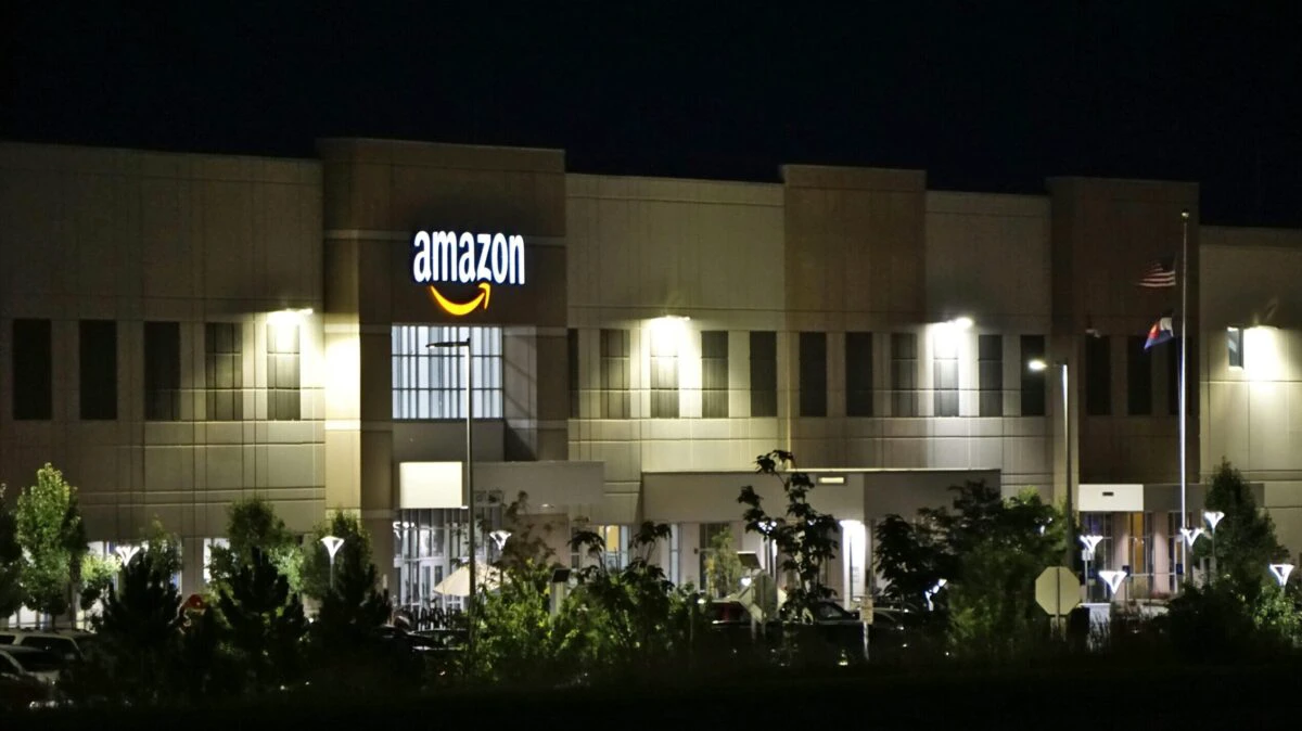 Amazon a ajuns pentru prima dată la o capitalizare bursieră de peste 2.000 miliarde de dolari