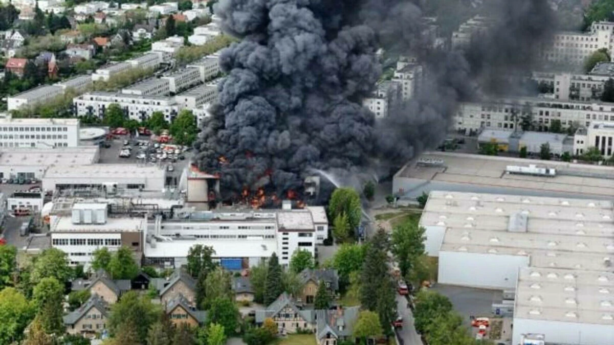 Sabotaj? Nor toxic la Berlin. Incendiu uriaș la o fabrică de armament care ajută Ucraina (VIDEO)