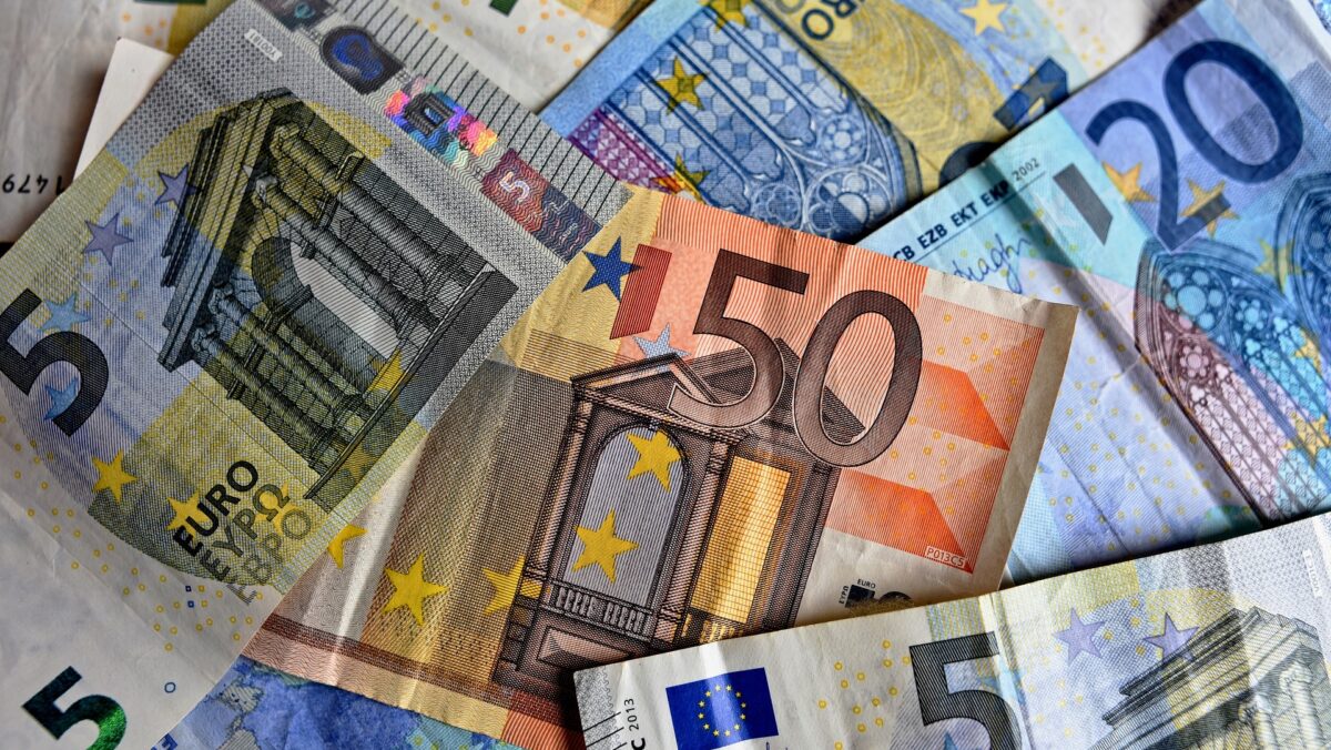 Se plătesc 1.000 de euro pe lună. Ce români vor beneficia. Apare un nou venit