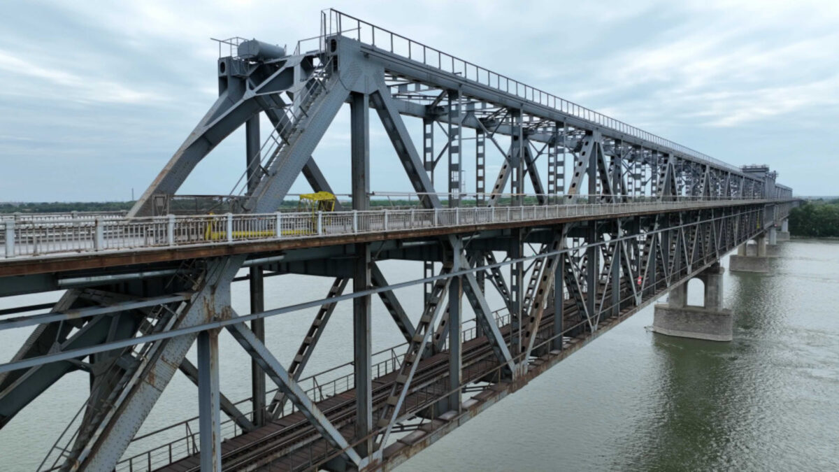 A început reabilitarea Podului Giurgiu-Ruse. Nu s-au mai făcut reparaţii majore de 70 de ani