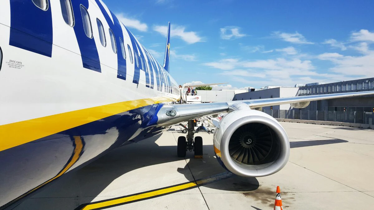 Ryanair, amendată cu peste 100 de milioane de euro. Ce taxe abuzive a impus pasagerilor