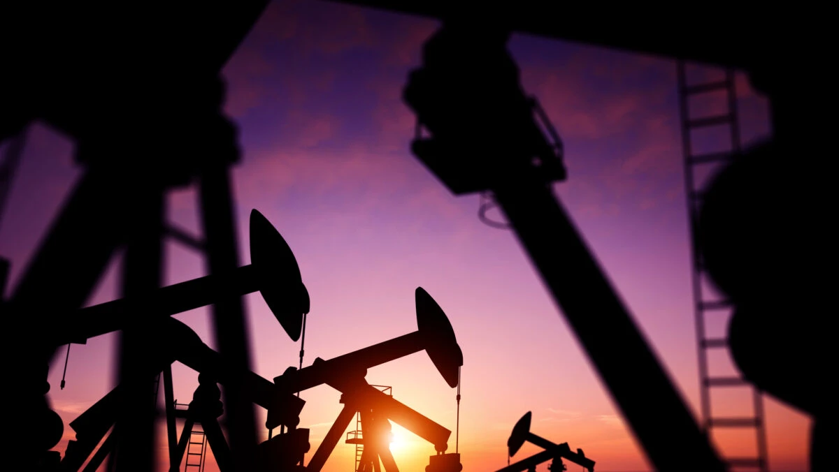 Prețurile petrolului au scăzut semnificativ. Investitorii ignoră retragerea lui Biden