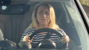șofer, femeie la volan, permis de conducere, mașină