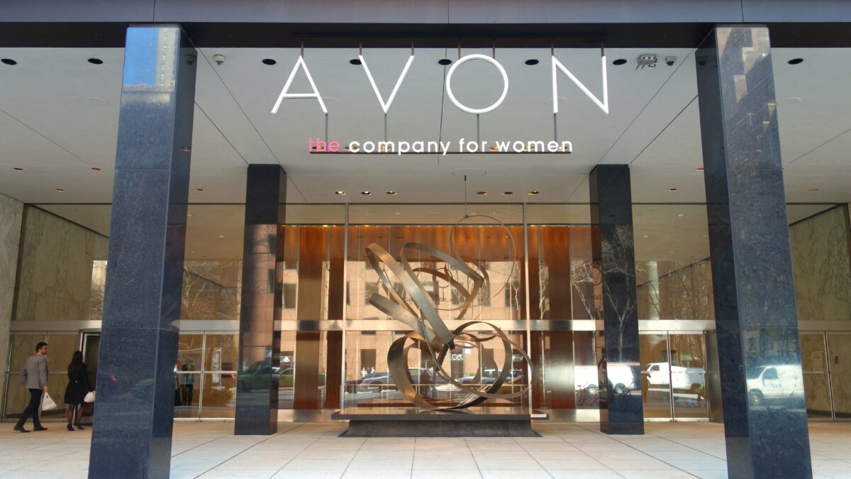 Avon Products Inc. a depus o cerere de intrare în faliment. Val de procese din cauza talcului care ar cauza cancer