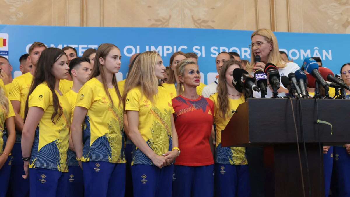 Gimnastele s-au întors de la Paris. Elisabeta Lipă: Îmi pare rău că trăiţi asemenea nedreptăţi