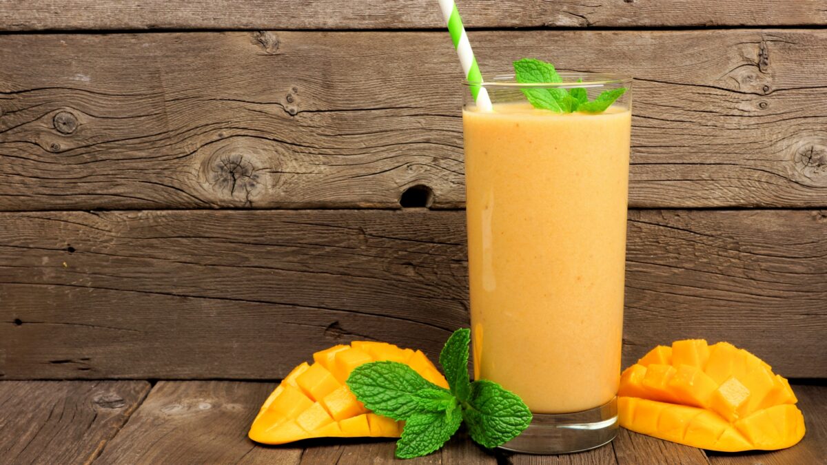 Vrei un smoothie tropical, de vară? Încearcă Mango Sunrise