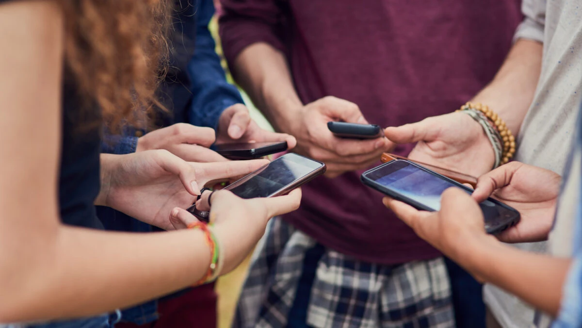 Se interzic telefoanele mobile. Măsura se aplică în România, din luna septembrie