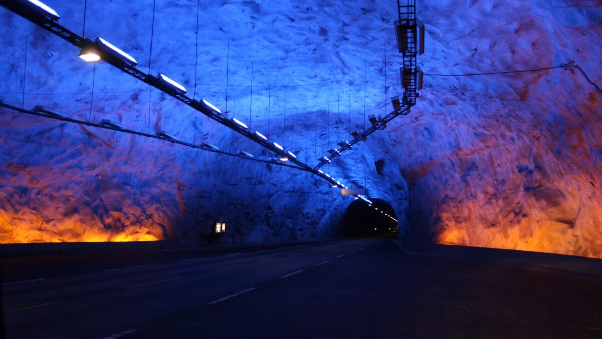 Cel mai lung tunel din lume are un „sistem anti-claustrofobie” incredibil. Unde se află