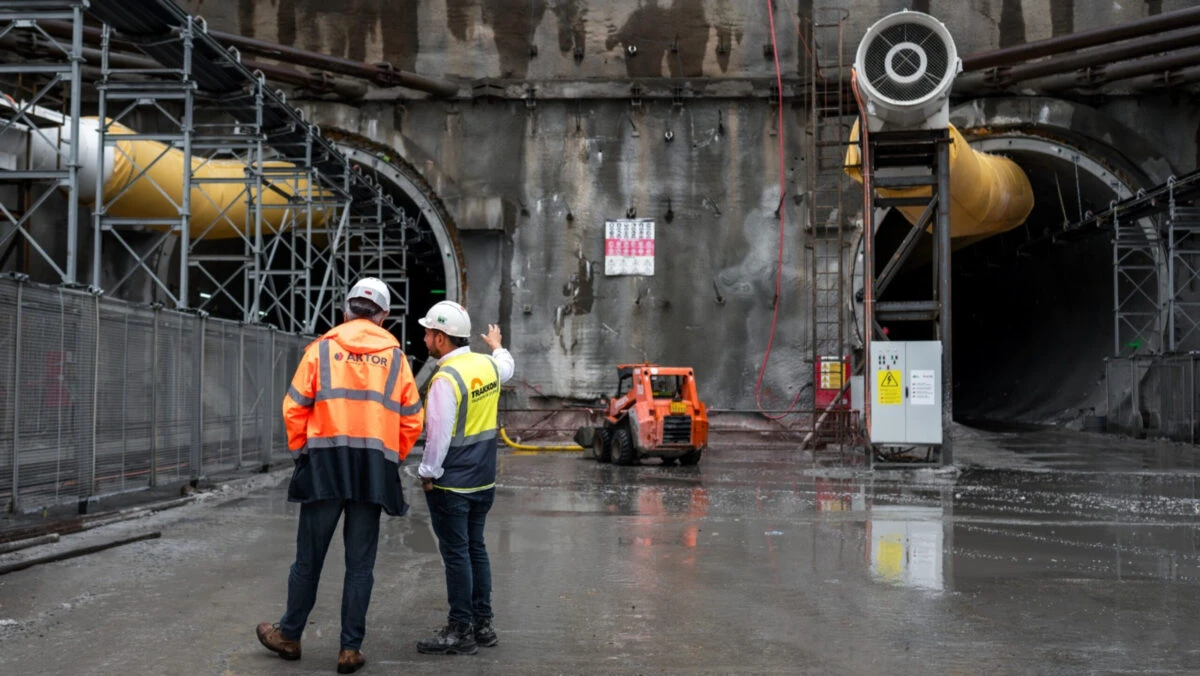 Calea ferată Brașov-Sighișoara. AKTOR a excavat aproape 1 km de tuneluri în munte (FOTO)