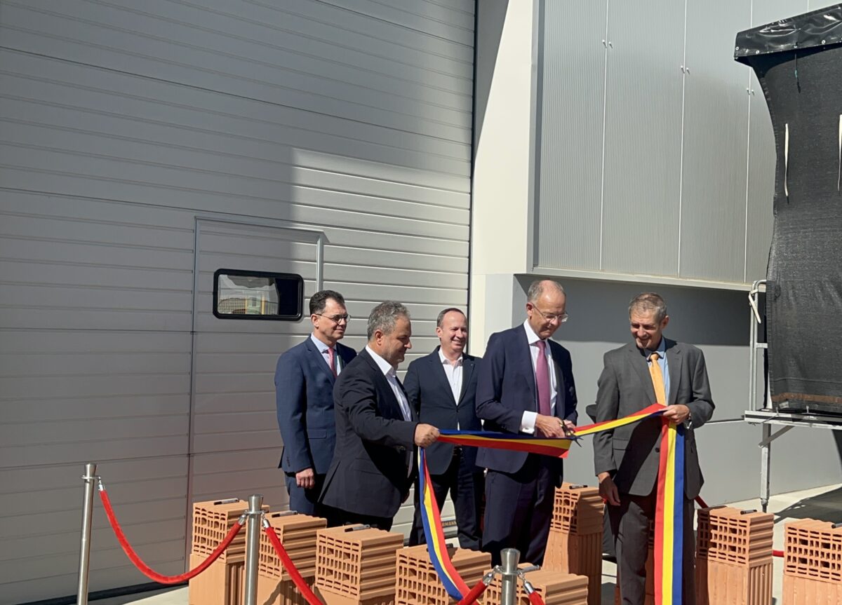 Noua fabrică de cărămidă inaugurată la Buzău. Ciolacu: „Produsele și soluțiile inovatoare fabricate aici joacă un rol crucial”