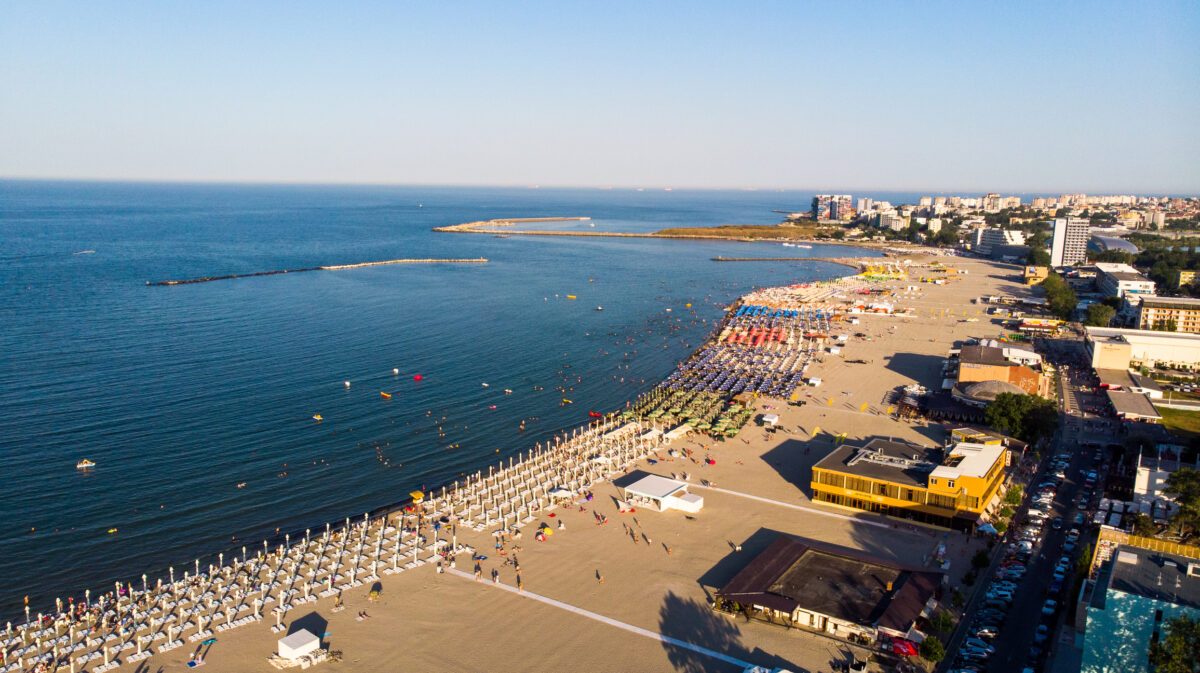 Litoralul românesc revine la viață în weekend, cu temperaturi de vară. Cât costă un sejur în octombrie