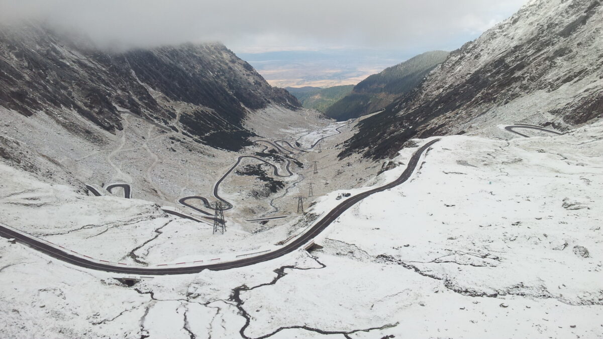 Pe Transfăgărășan și iarna. Cum va fi modernizată cea mai cunoscută șosea din România