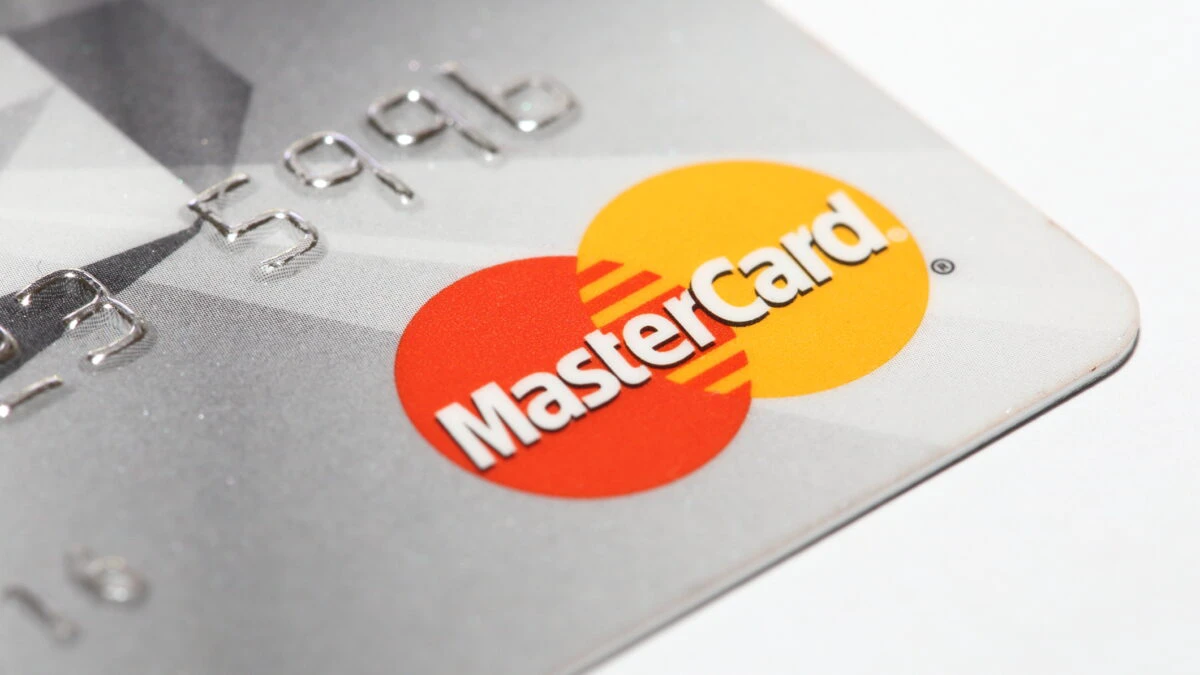 card bancar emis de Mastercard