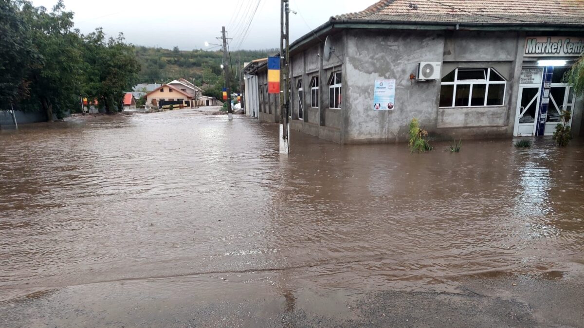 Alertă meteo: Cod portocaliu de ploi torențiale în nouă județe și cod galben în jumătate din țară