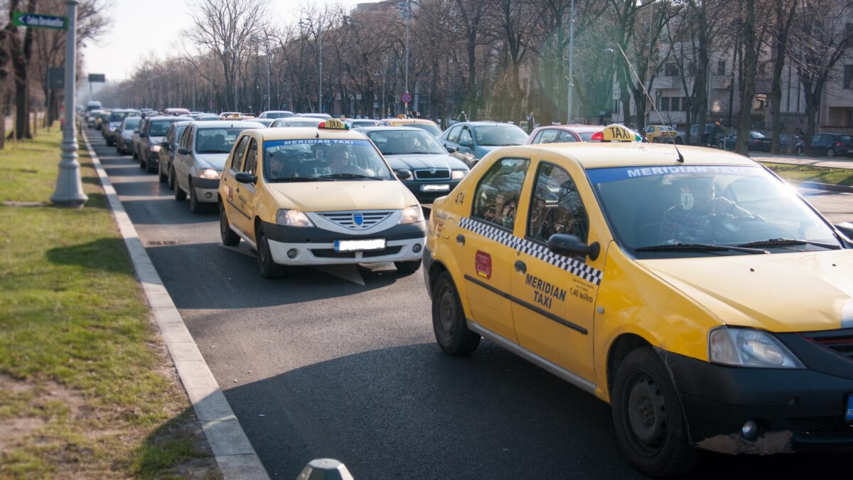 Obligație pentru cei cu mașini pe benzină și motorină. Trage imediat pe dreapta și oprește motorul