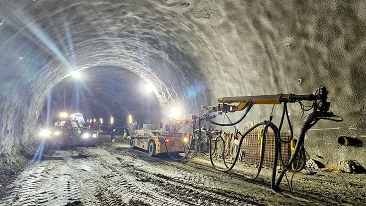 Primele tuneluri de autostradă din România. Lucrările avansează spectaculos