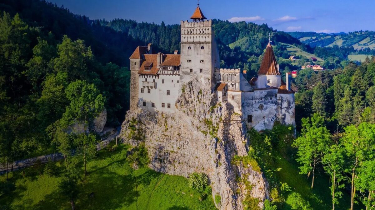 Castelul Bran, istorie și mit. Ce poţi vizita în cel mai renumit castel din Transilvania