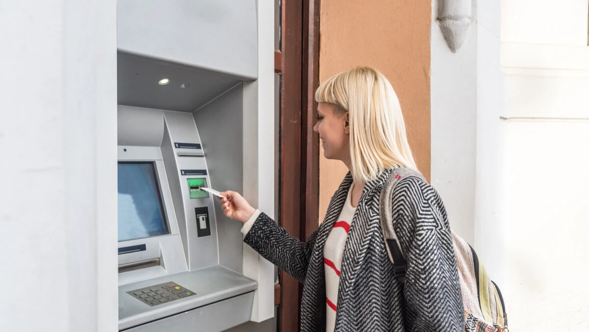 Limită la numerar. Interzis la orice bancomat din România. Regulă dacă scoți cash de la ATM