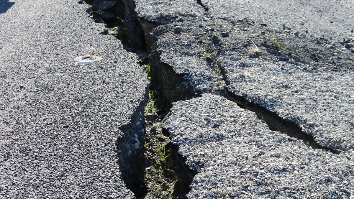 Pericol la cutremur. Care sunt cele mai riscante blocuri din România