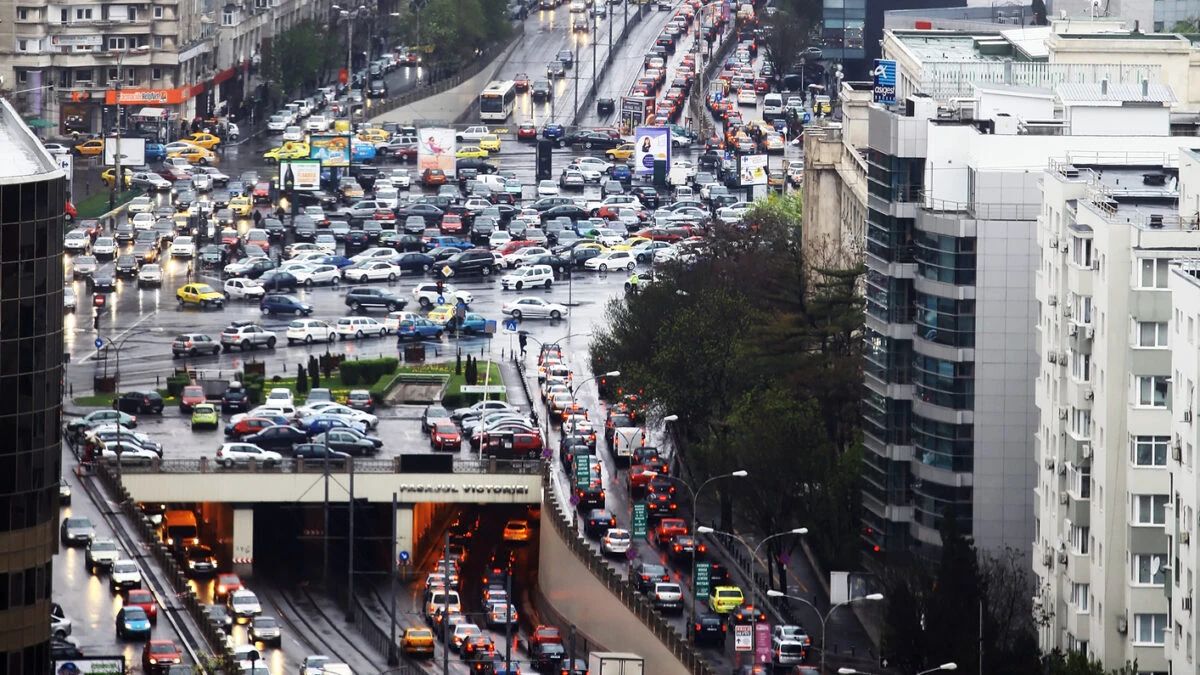 Șoferii cu mașini pe benzină și motorină vor plăti mai mult. Se aplică de azi, 15 octombrie