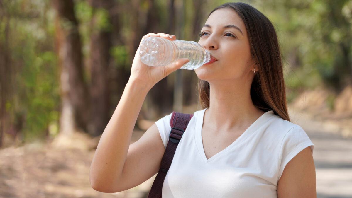 Consumul abundent de apă ajută la tratarea unei varietăți de afecțiuni, de la obezitate la migrene