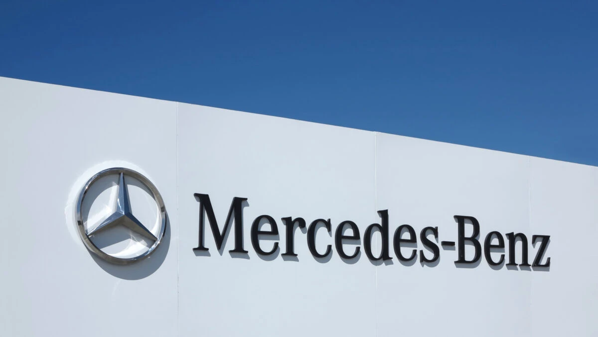 Mercedes-Benz investește în roboți umanoizi și testează tehnologia în fabricile sale