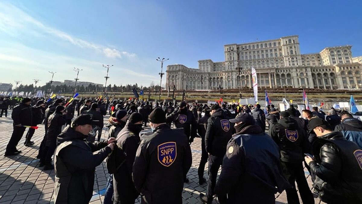 Ordonanța Trenuleț scoate oamenii în stradă. Sindicatele din penitenciare protestează la Guvern