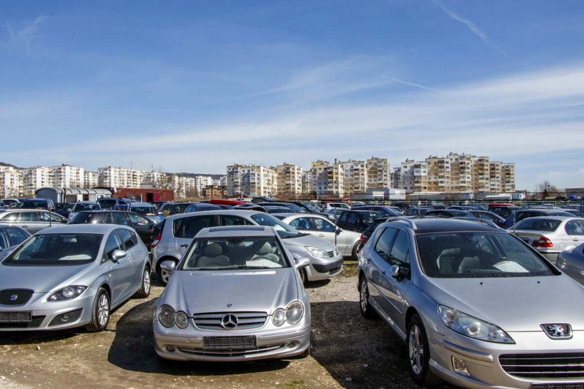 Industria auto, sufocată de măsurile privind emisiile de CO2. Producătorii sunt disperați