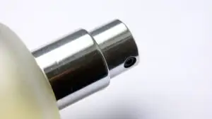 Substanță interzisă în UE, găsită în parfumuri și cosmetice. Cum verifici dacă o ai acasă
