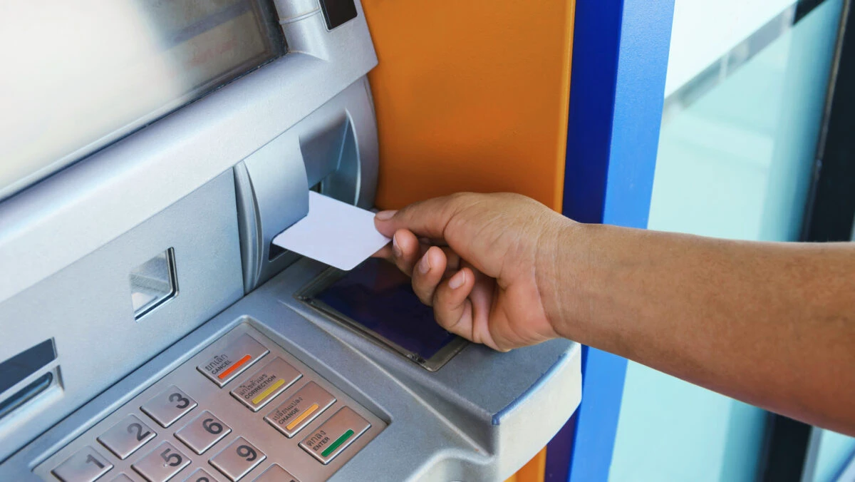 Schimbare la bancomate. Anunț pentru românii care retrag numerar de la ATM. E deja în vigoare