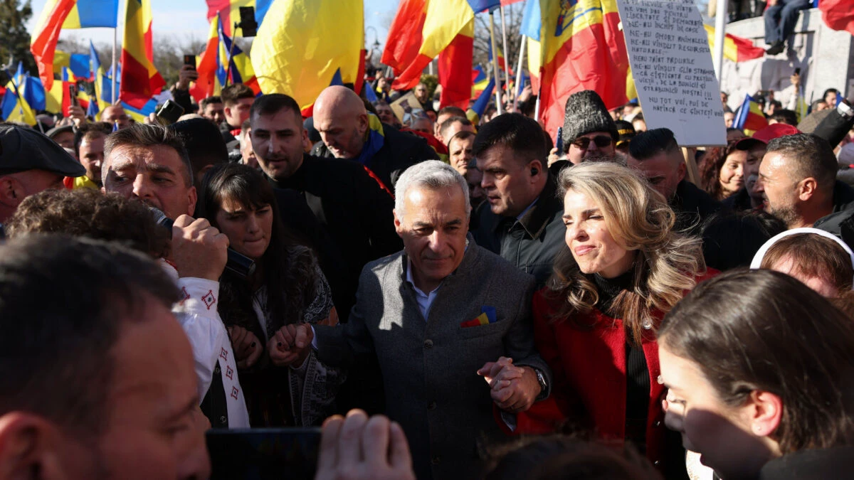 Susținătorii lui Călin Georgescu, în Piața Victoriei. Haos în centrul Capitalei. Circulația e blocată