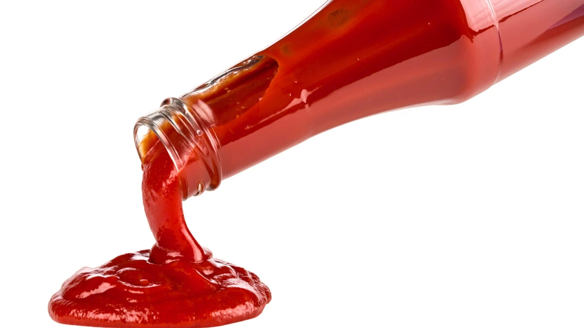 Unde ar trebui să ținem Ketchup-ul? În frigider sau în dulap?