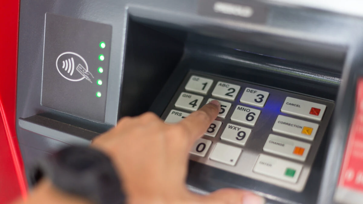 Retragere numerar de la ATM. Avertisment pentru românii cu card. Se activează manual la bancomat