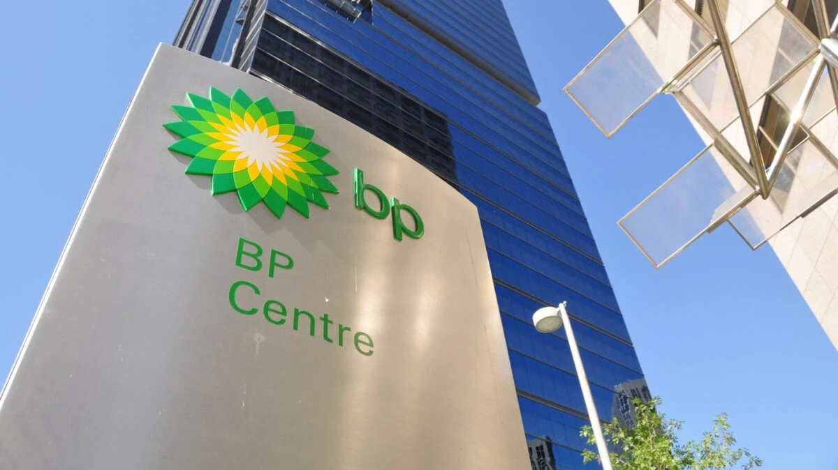 Strategie nouă la BP. Mai puțină energie verde, mai multe investiții în combustibili fosili