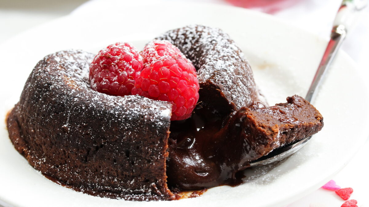 Cum să faci cea mai bună prăjitură lava cake. Toate vecinele te vor invidia și-ți vor cere rețeta
