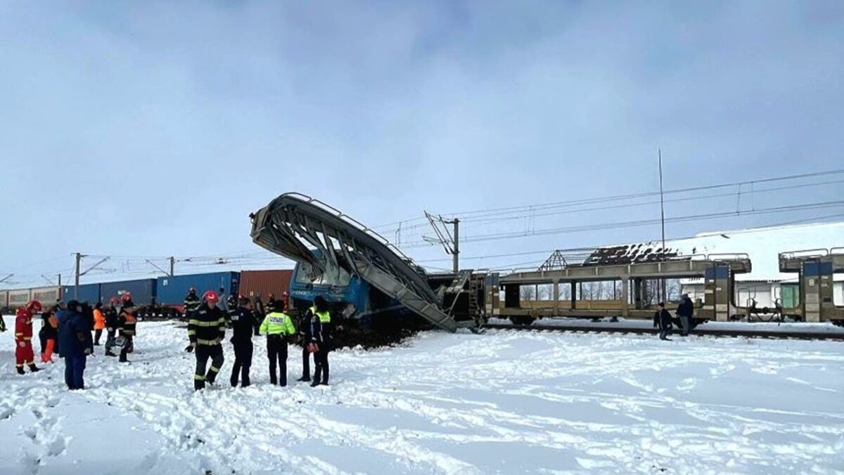 Accident feroviar grav în Olt. Două trenuri de marfă s-au ciocnit