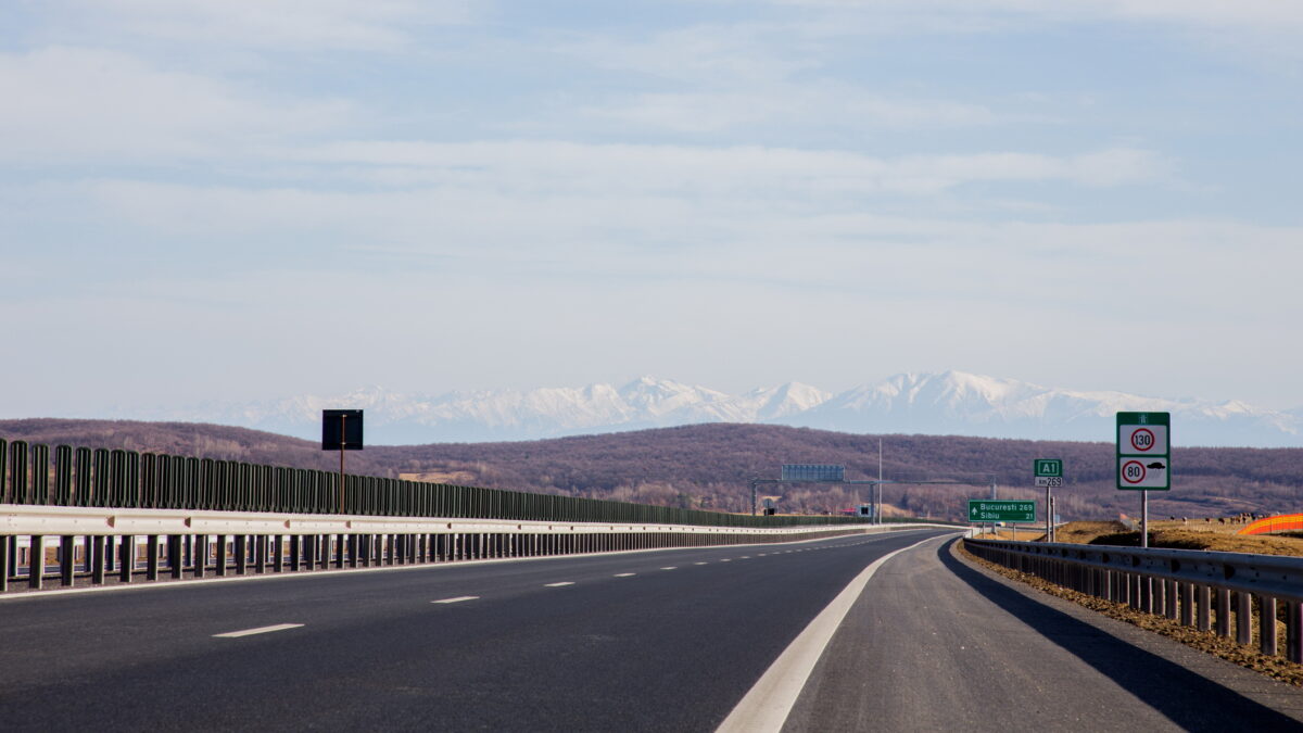 Autostrada Unirii face un pas important. A fost semnat contractul pentru cel mai lung tronson