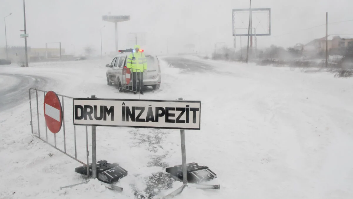 Drumul naţional 67C – Transalpina a fost închis. Cod roșu și portocaliu de viscol și vânt puternic în mai multe zone