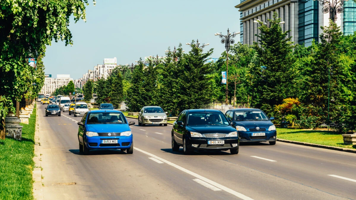 Taxă auto pentru mașinile vechi din România: Cei care poluează mai mult să plătească mai mult!