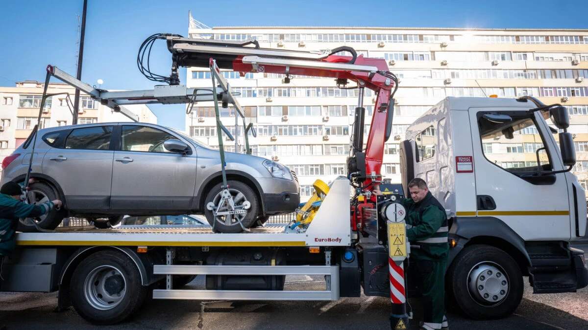 Cod Rutier mai dur. Pedeapsă pentru șoferii care parchează pe trotuar. Amendă, plus taxă 1.300 de lei