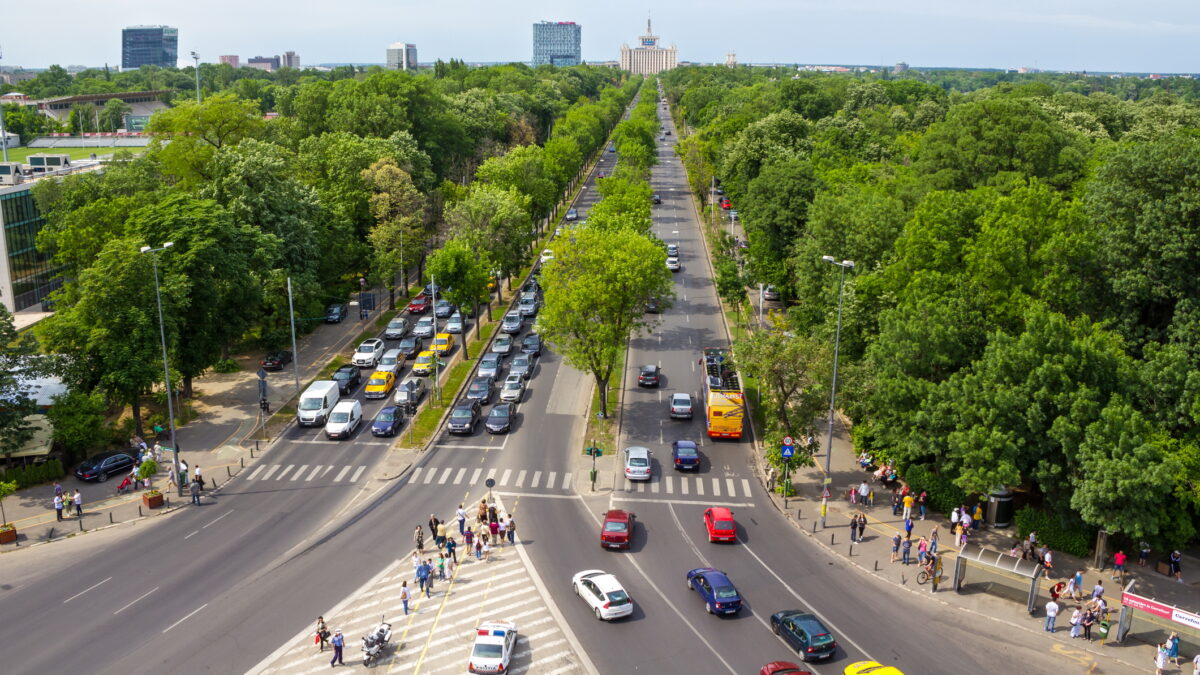 Lovitură pentru șoferii cu mașini pe benzină și motorină. Decizia a fost luată în România. Achită mai mult