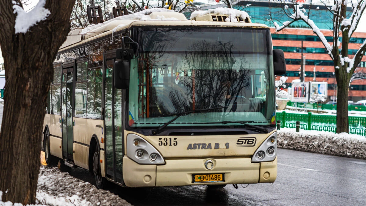 Circulație autobuze București. Schimbare din cauza ninsorii. Decizia STB până pe 19 februarie